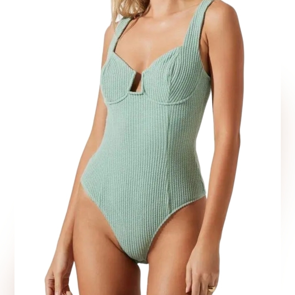 NEW ASTR ARIA BODYSUIT IN SAGE SIZE S